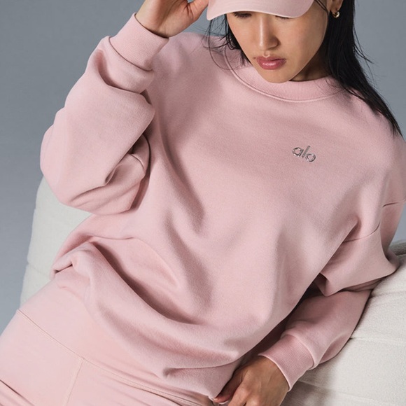 ALO Yoga Sweaters - NWT ALO YOGA Accolade crewneck pullover ballet pink